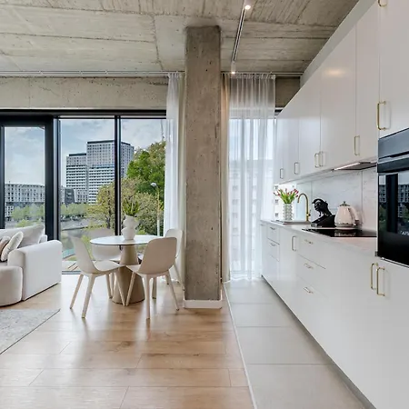 River Premium B Βρότσλαβ